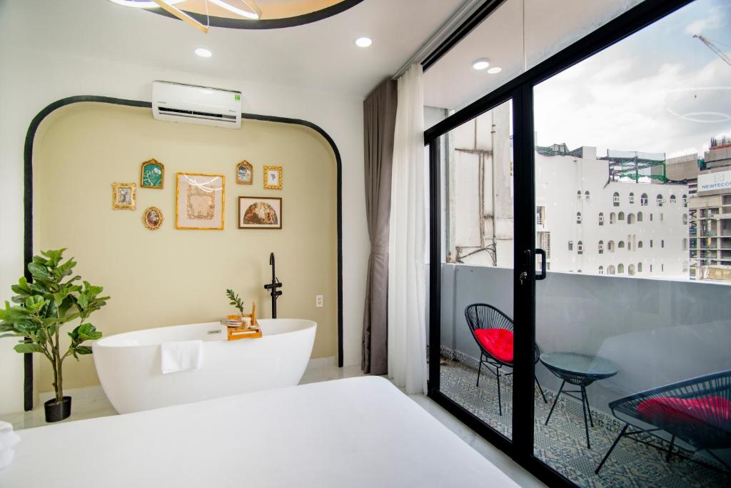 SAZI HOTEL NGUYỄN AN NINH