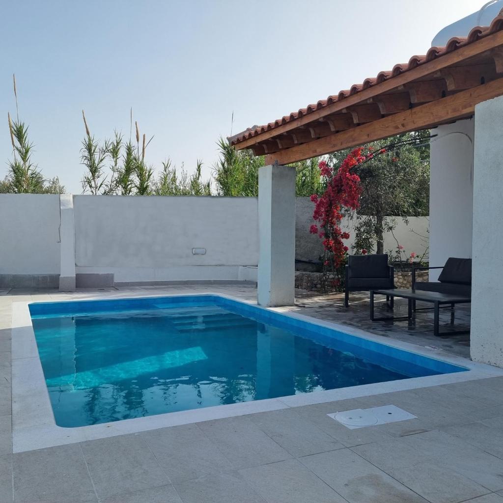 Lianas Garden House 4
