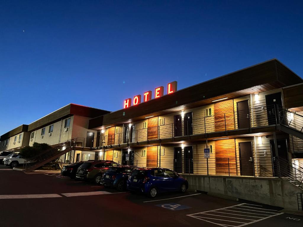 Aladdin Inn and Suites Image