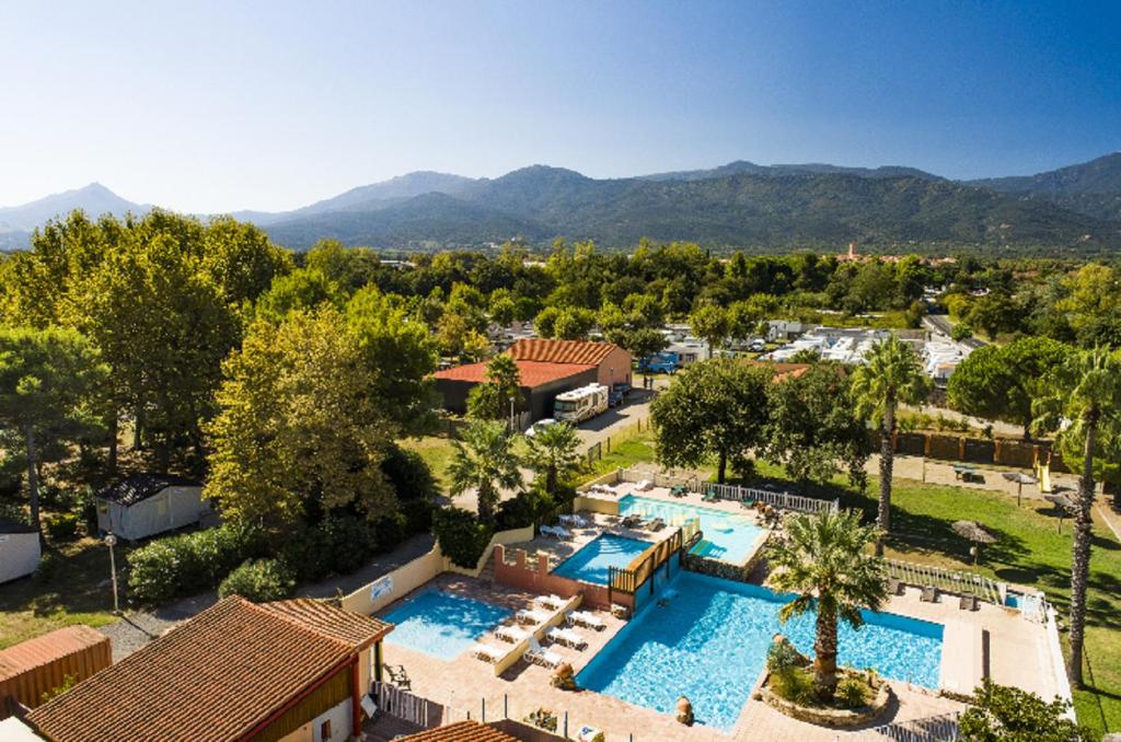 Photo de la galerie de l'établissement 3 bedroom Chalets Camping de Pujol Argelès-sur-Mer - JoyCasa, à Argelès-sur-Mer