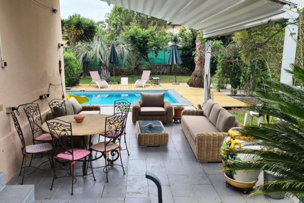 Holiday home in the city-center of Antibes with a private pool 3