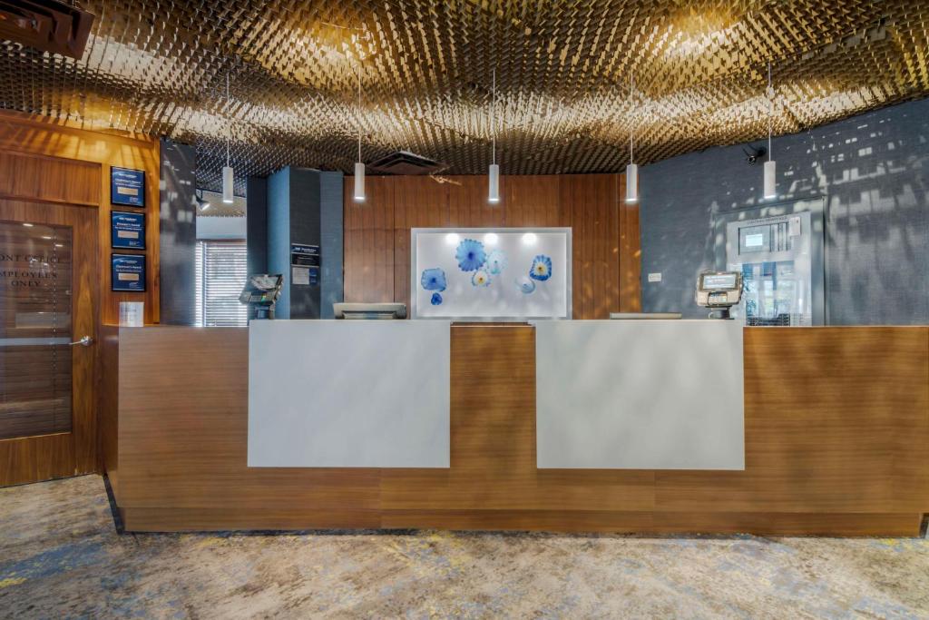 Best Western Premier Chateau Granville Hotel & Suites & Conference Centre Image