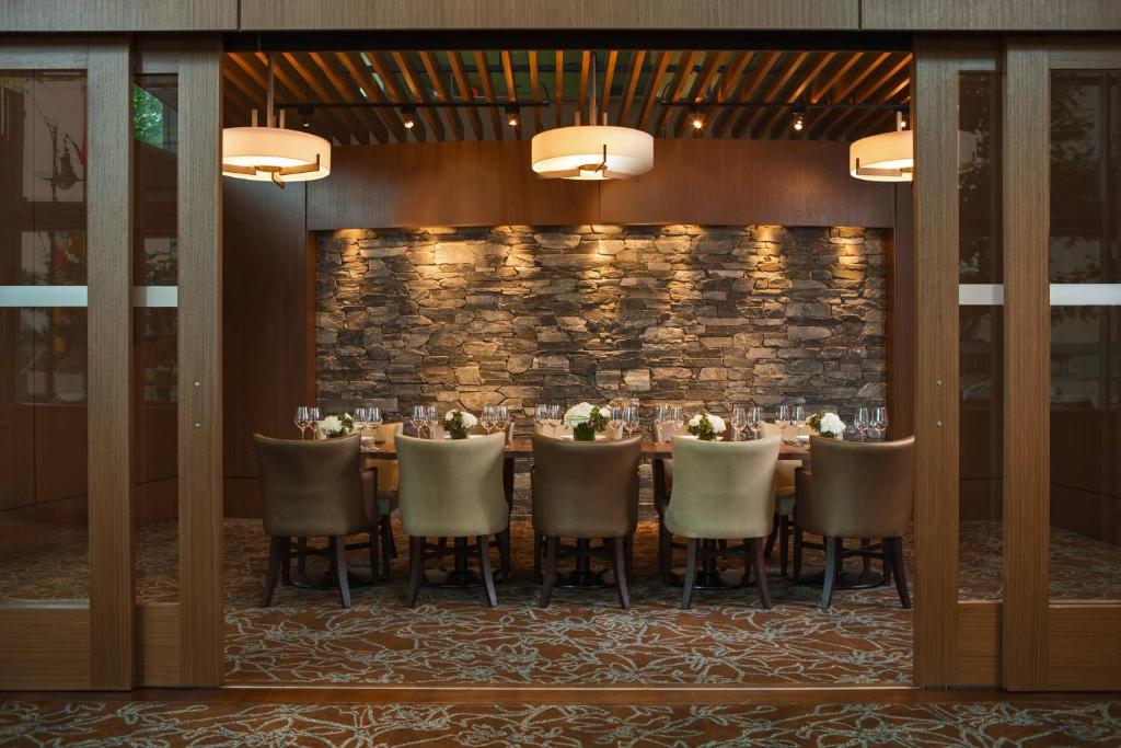 Vancouver Marriott Pinnacle Downtown Hotel Image