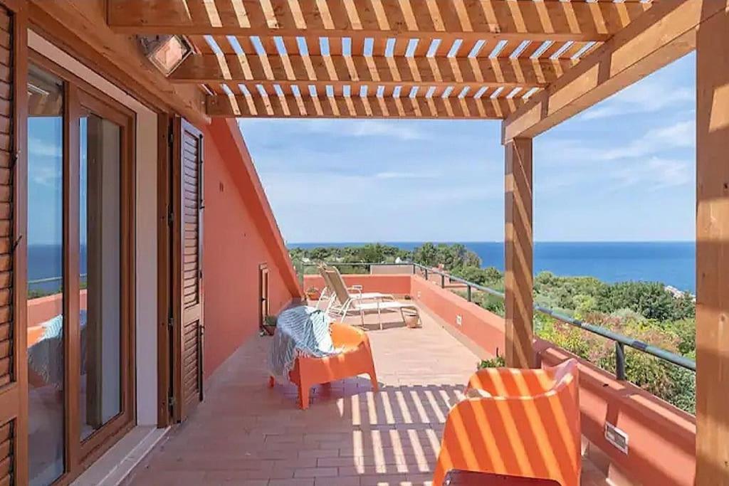 d'une terrasse avec vue sur l'océan. dans l'établissement Panoramic Villa with Heated Pool & Whirlpool, WI-FI, Garden - Beach Side - 200mt from the sea, à Terrasini