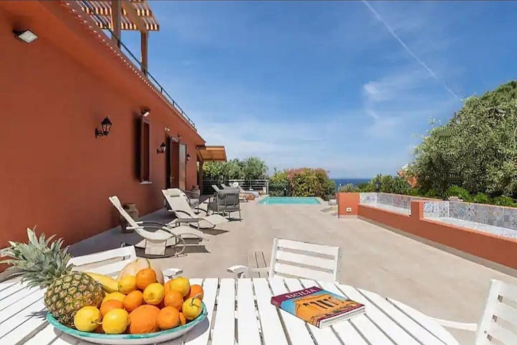 - un bol de fruits sur une table sur une terrasse dans l'établissement Panoramic Villa with Heated Pool & Whirlpool, WI-FI, Garden - Beach Side - 200mt from the sea, à Terrasini 42 autres photos