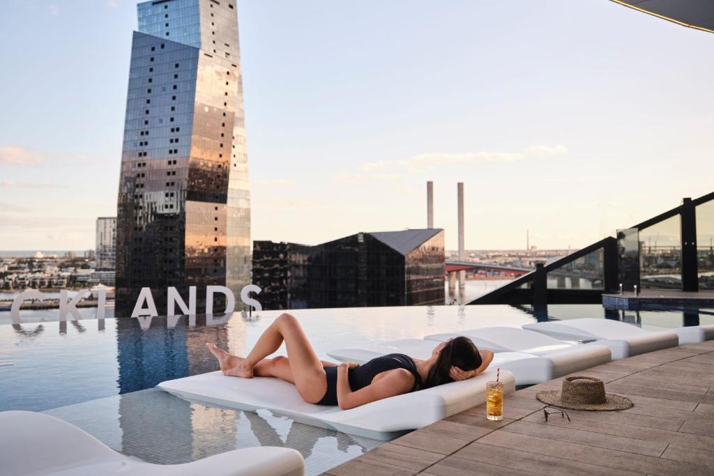 Melbourne Marriott Hotel Docklands Image