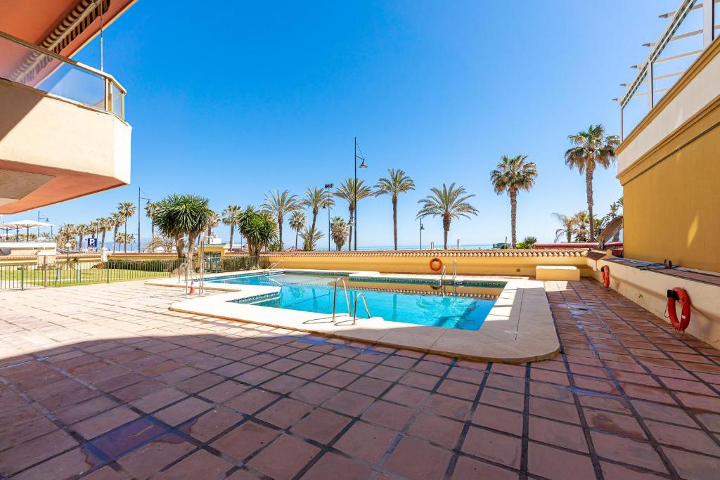 797 HOLIDAY RENTALS - Piso con espectaculares vistas en primera linea de playa 4
