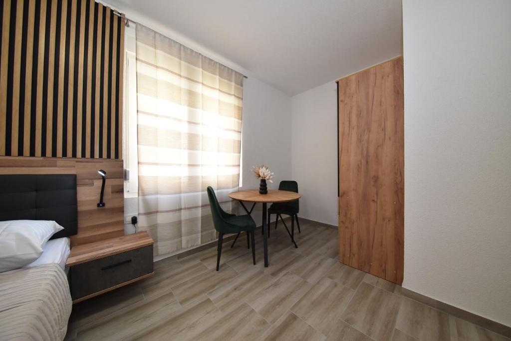 SOFIA'S Studio & Room 8