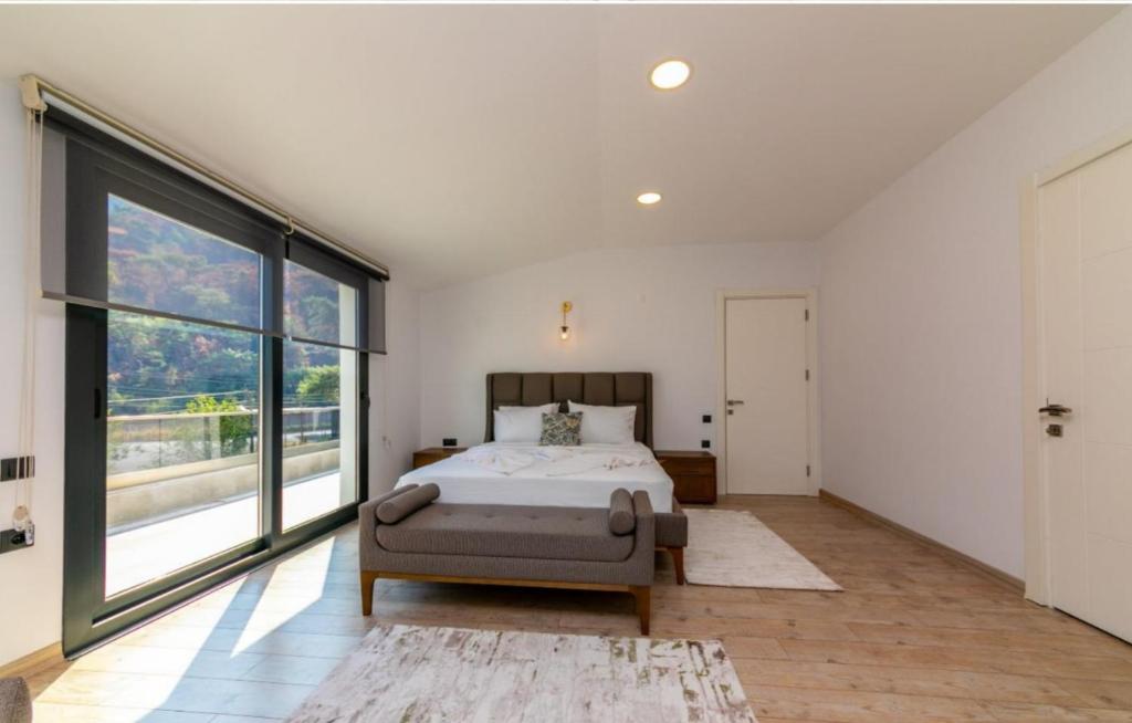 House Sapphire 2