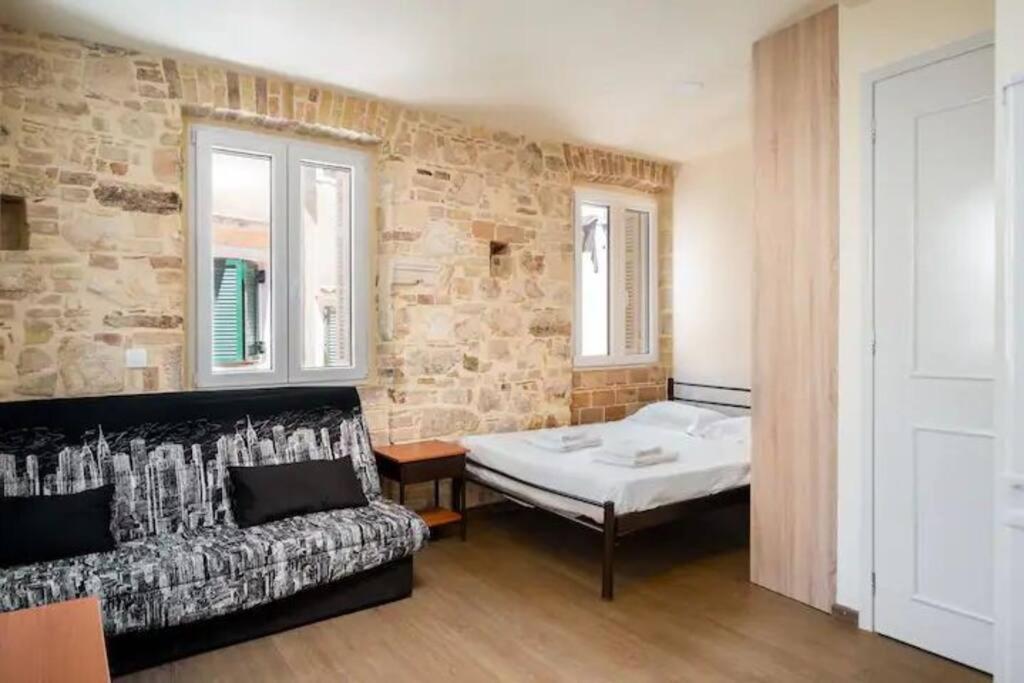 Q Apartments in Corfu Town 2