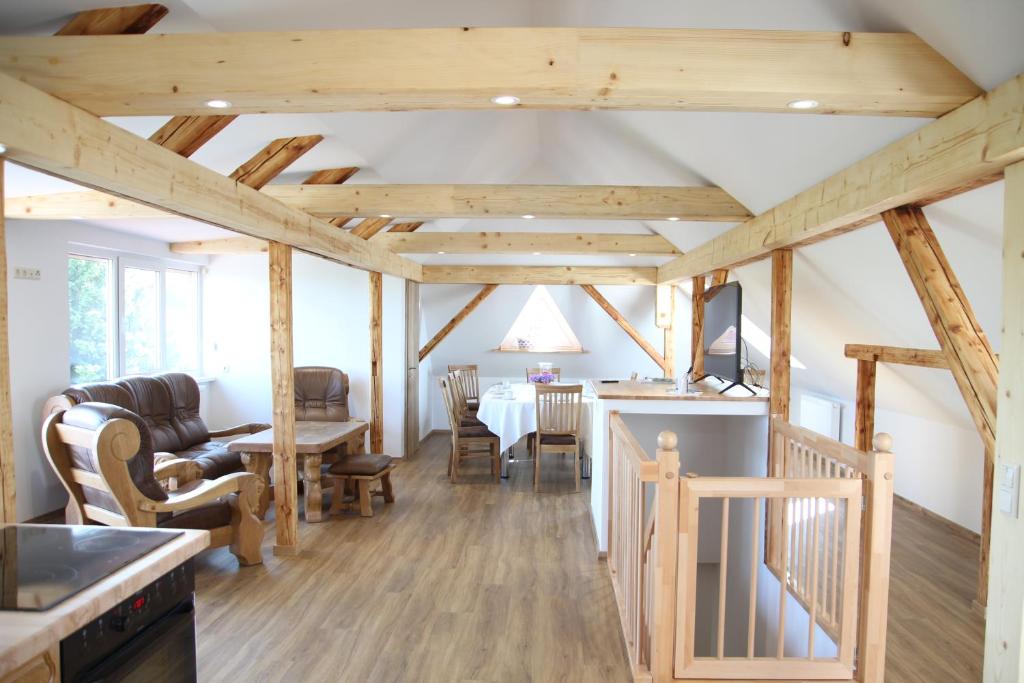 Apartmenthaus Landeskrone Dresden für Gruppen bis 20 Personen, 2 Wohnungen, Sauna, Dachterrasse & Garten 4