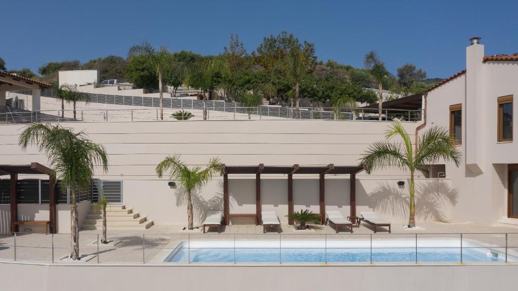 Manificus Villas, with Heated Pool, By ThinkVilla 6