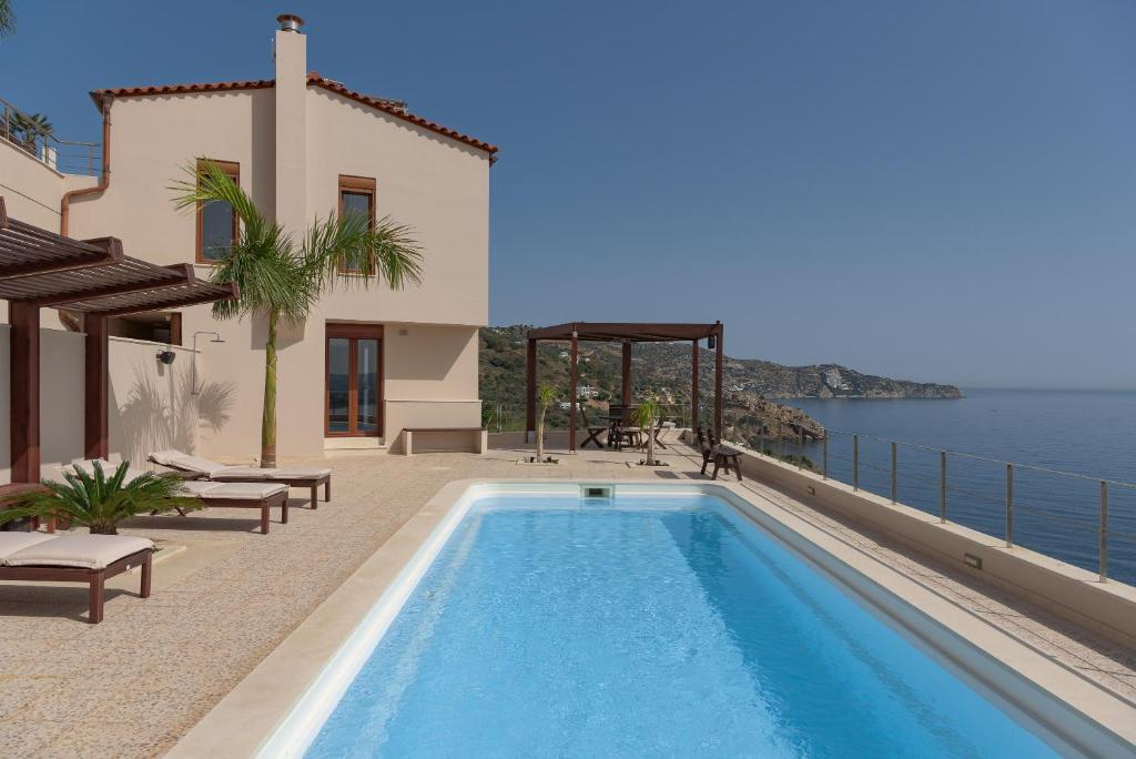 Manificus Villas, with Heated Pool, By ThinkVilla 4