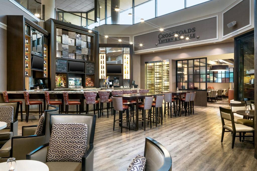Sheraton Memphis Downtown Hotel Image
