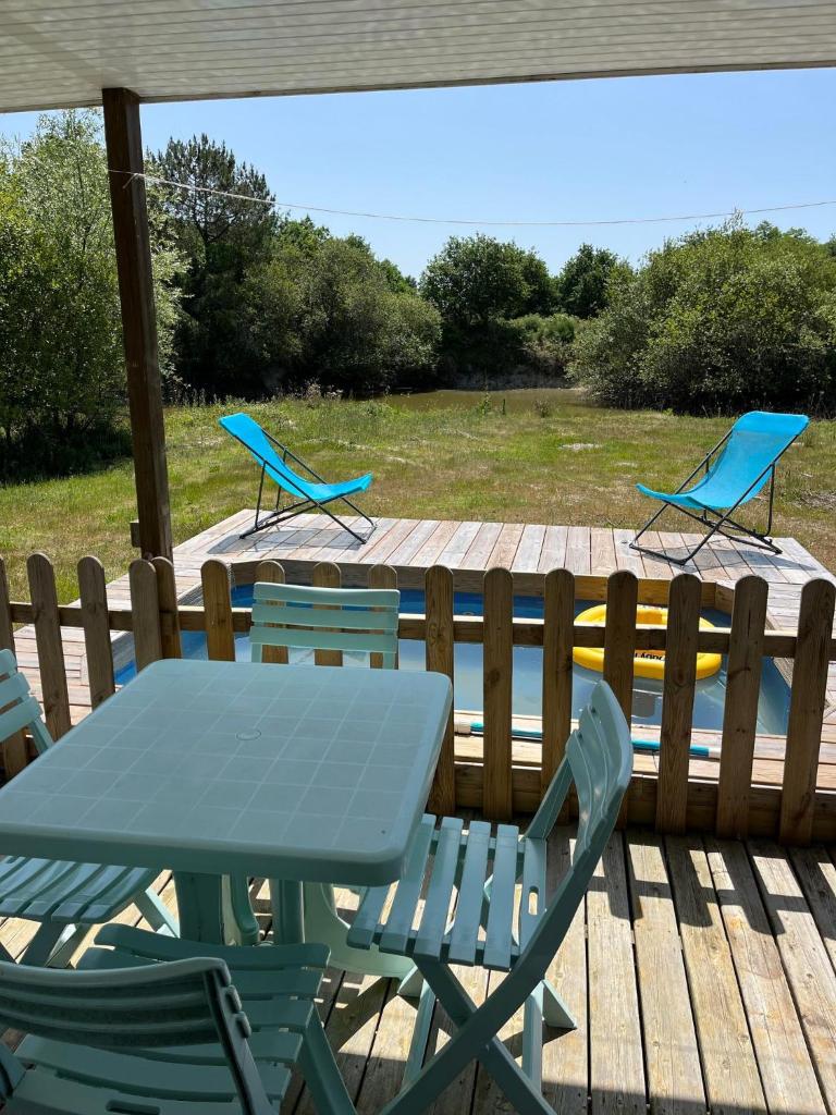 Photo de la galerie de l'établissement Bungalow à l'asinerie, à Jau-Dignac-et-Loirac