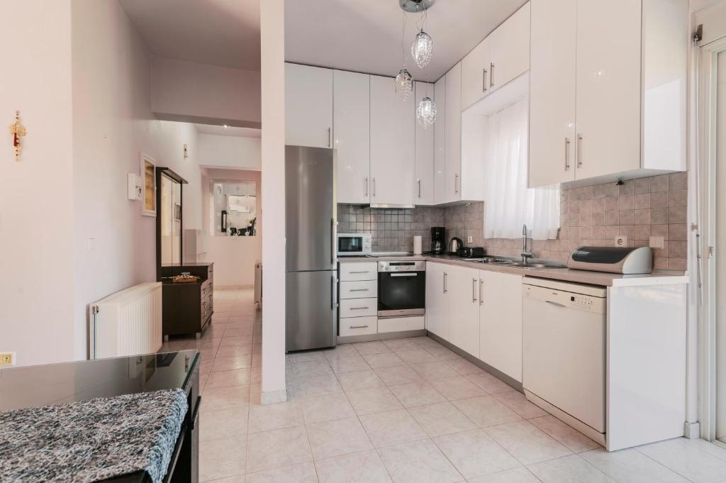 Greek Style Apartment with Jaquzzi & Barbeque 5