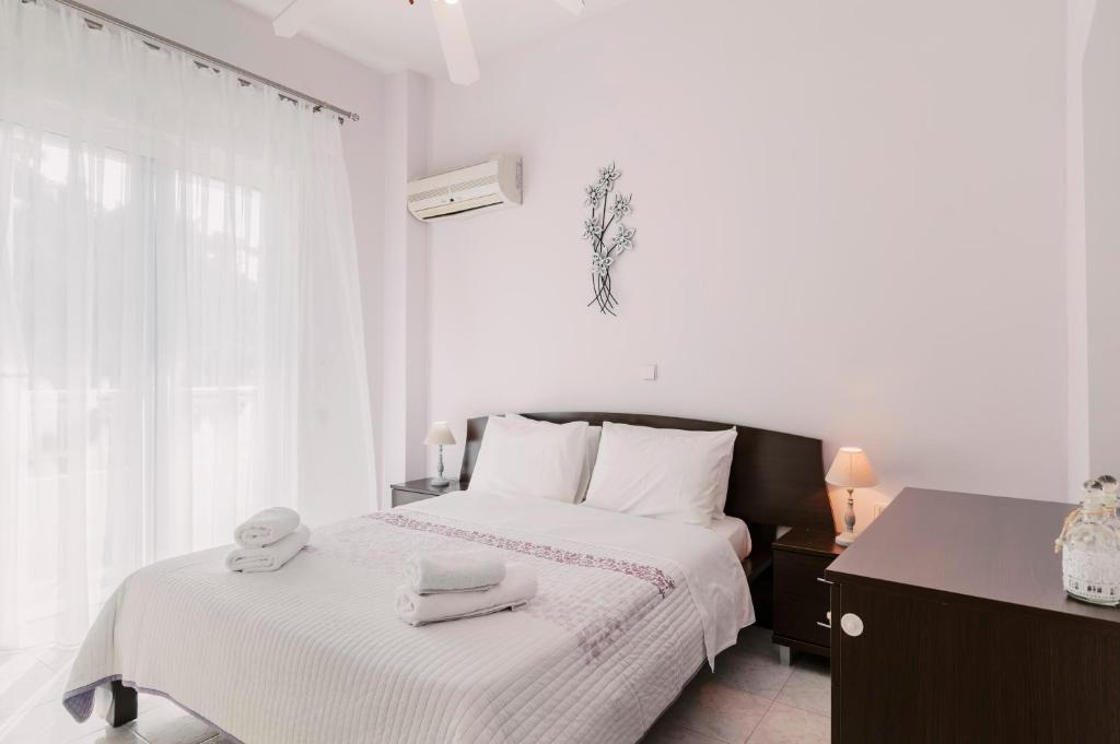 Greek Style Apartment with Jaquzzi & Barbeque 6