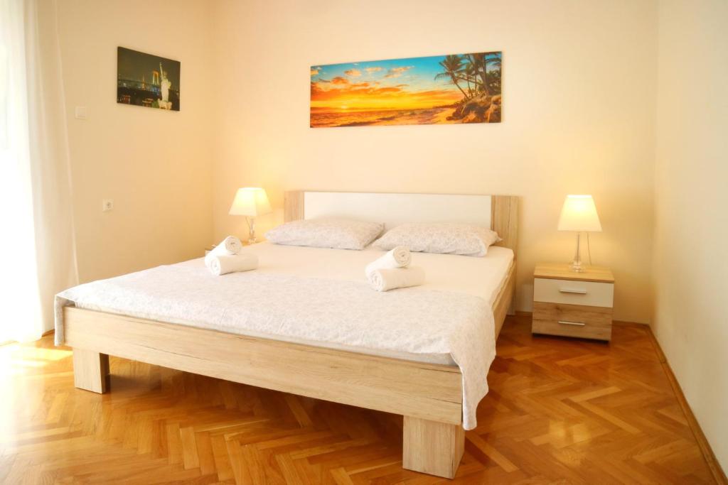 Honeycomb Apartment Split - FREE PARKING 7