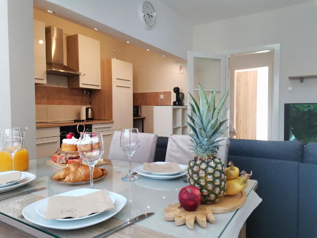 Honeycomb Apartment Split - FREE PARKING 4