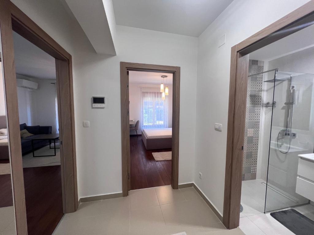 White Homes 1BR/APT•Master Quart 8