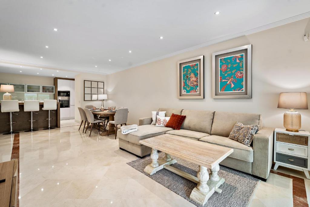 Jardín Del Mediterráneo by Finest Rentals 5