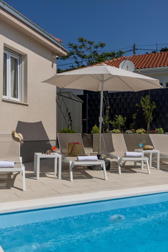 Villa KaTess with heated pool 8