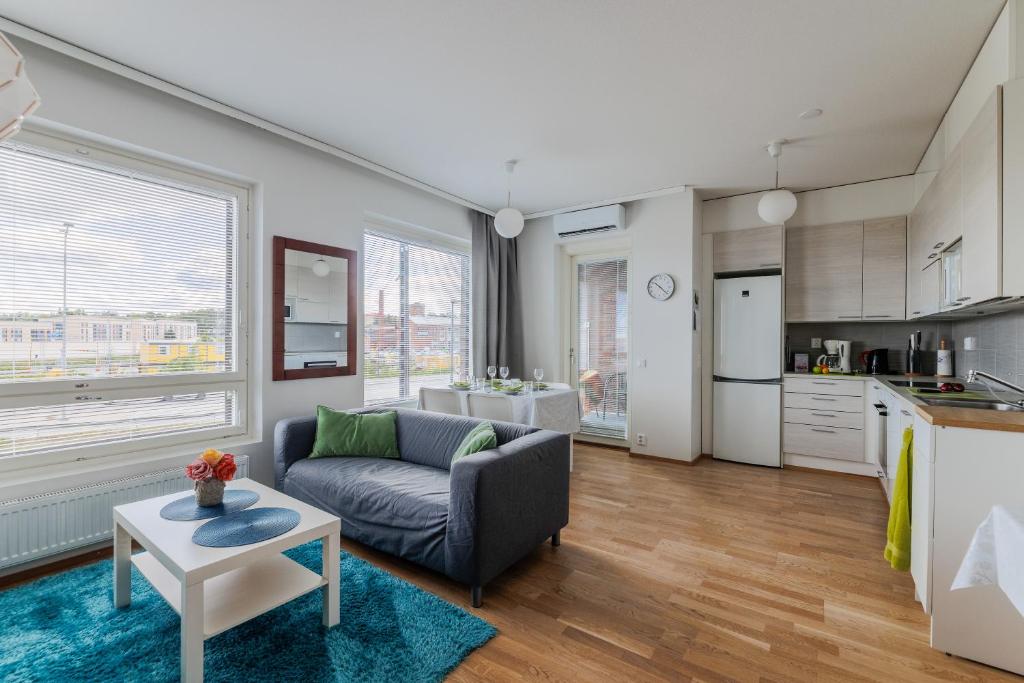 Close to center and Näsijärvi Lake - free parking, AC, and two double beds 8