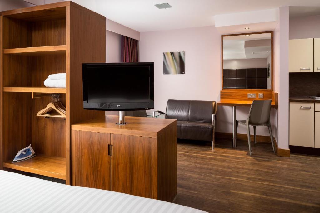 Roomzzz Leeds City 5