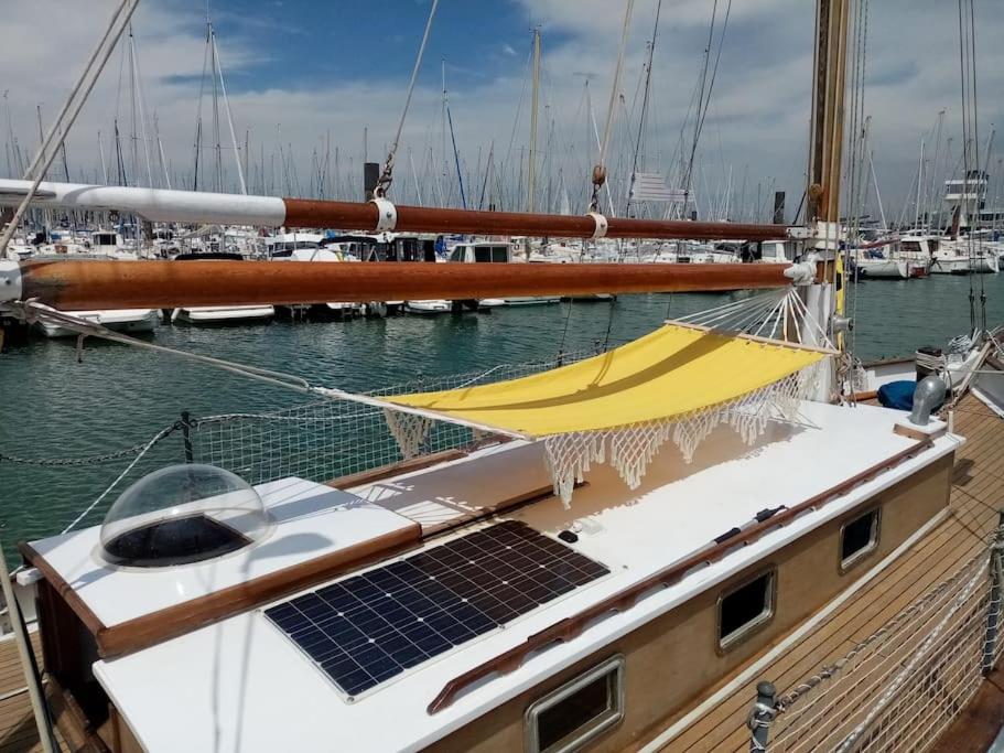Photo de la galerie de l'établissement Superbe vieux greement a La Rochelle, à La Rochelle