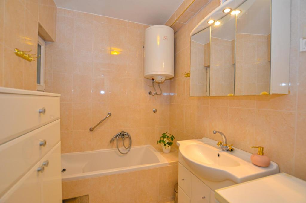 Lidia Apartment 3