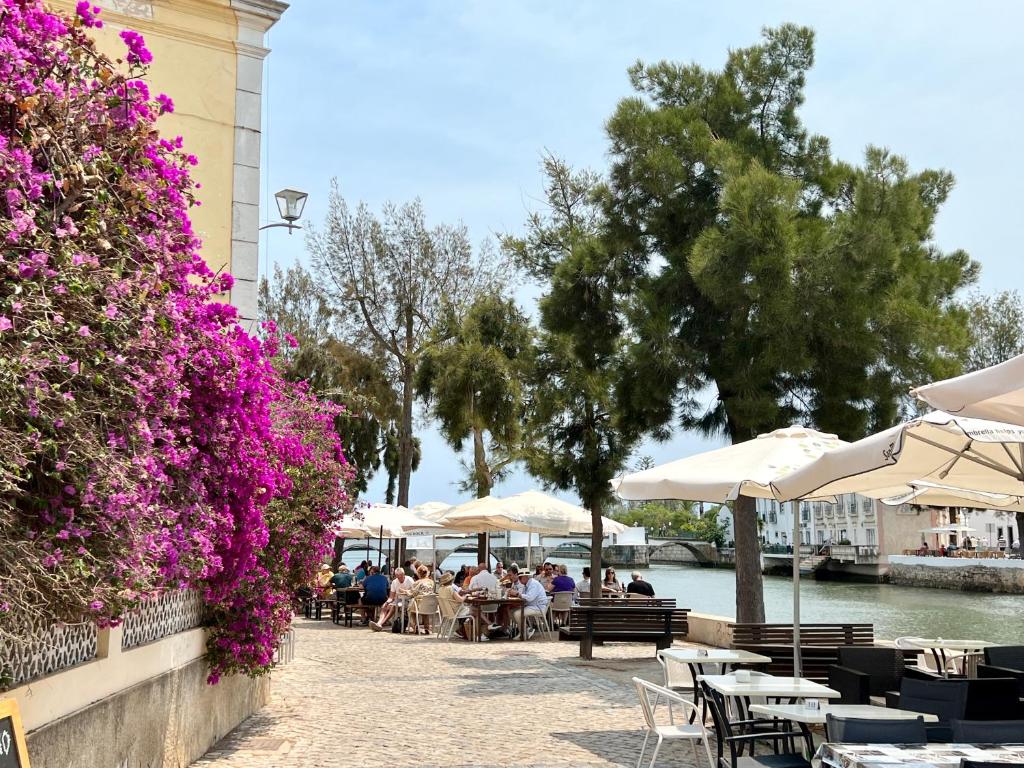 Central Tavira Townhouse close to Riverside: 2BR 6