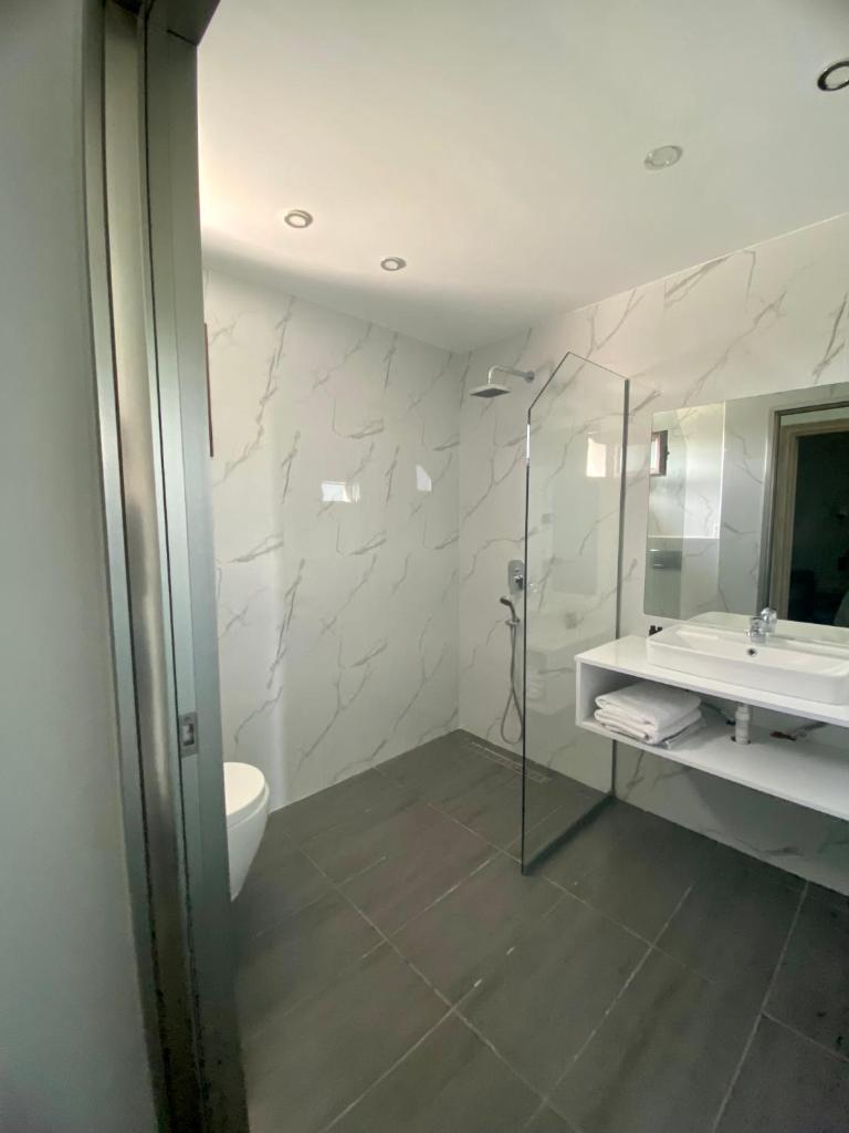 Hill Sun Luxury Suites 7