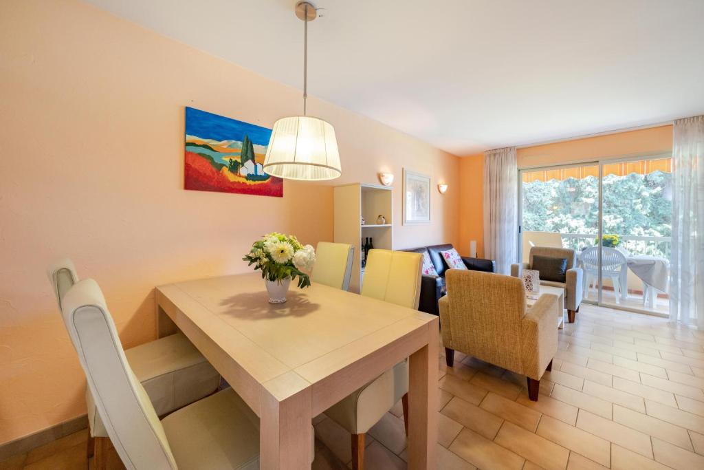 Hello Côte D'Azur - 2 bedroom apartment with balcony close to the sea 5
