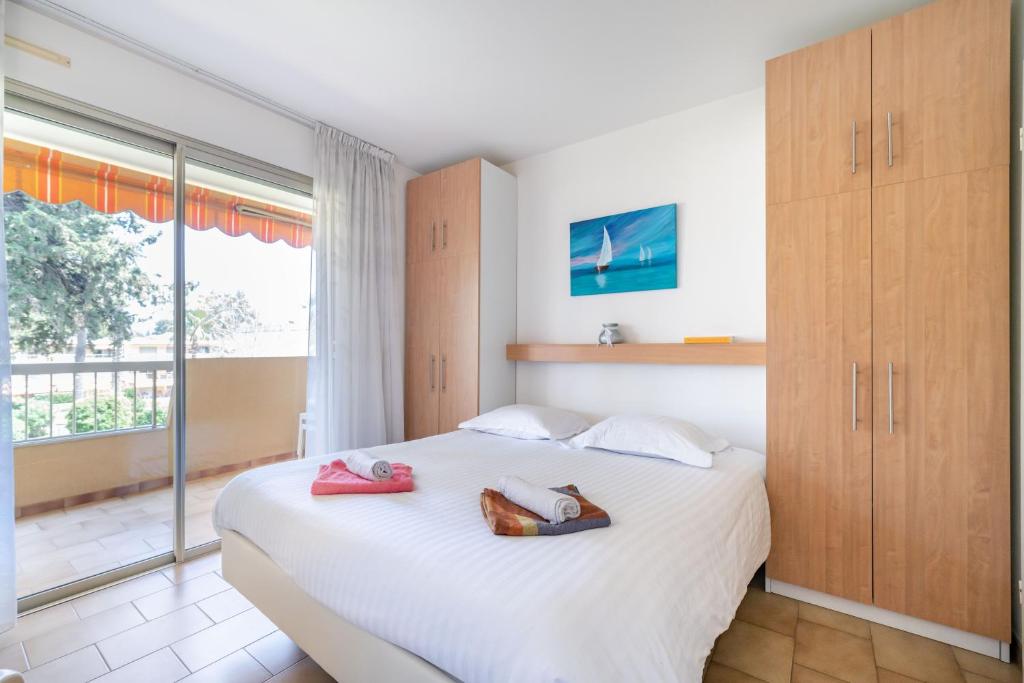Hello Côte D'Azur - 2 bedroom apartment with balcony close to the sea 8