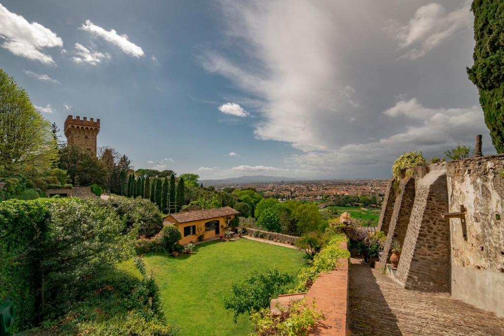 Charming cottage only for you, a hidden gem 10mn walk to historic center, stunning view 8