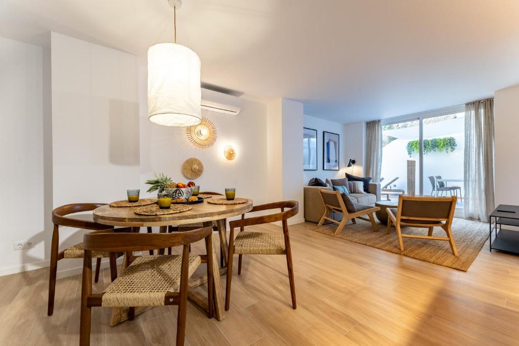 Luxury Beachfront Living on the beach with big terrace 4