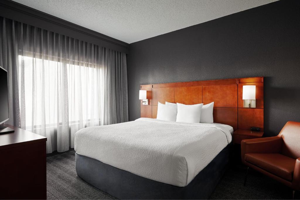 Courtyard by Marriott St. Louis Downtown West Image