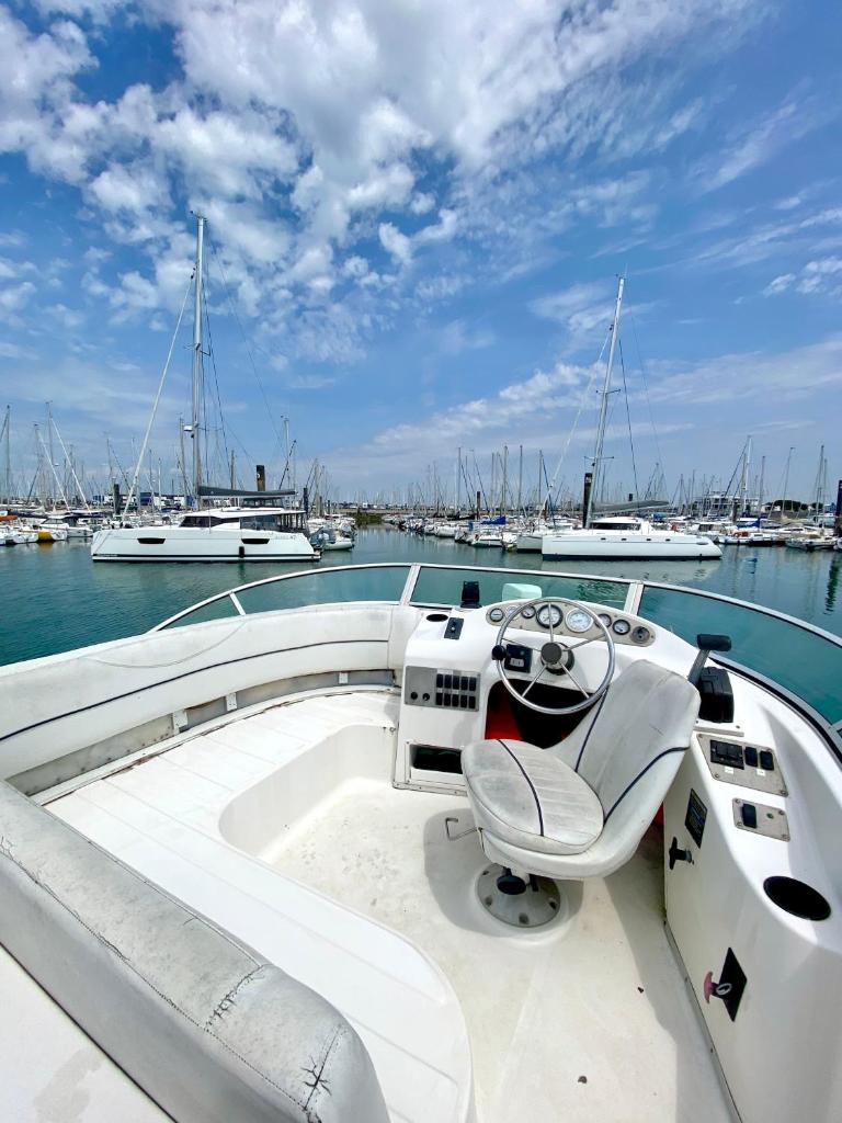 Photo de la galerie de l'établissement Nuit insolite sur un bateau Linge et ménage inclus, à La Rochelle 2 autres photos