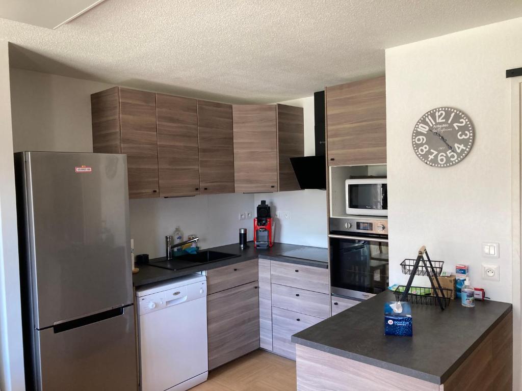 Photo de la galerie de l'établissement Appartement Duplex Les Orres 1800 pour 8 personnes aux pieds des pistes avec ménage et une place de parking inclus, aux Orres