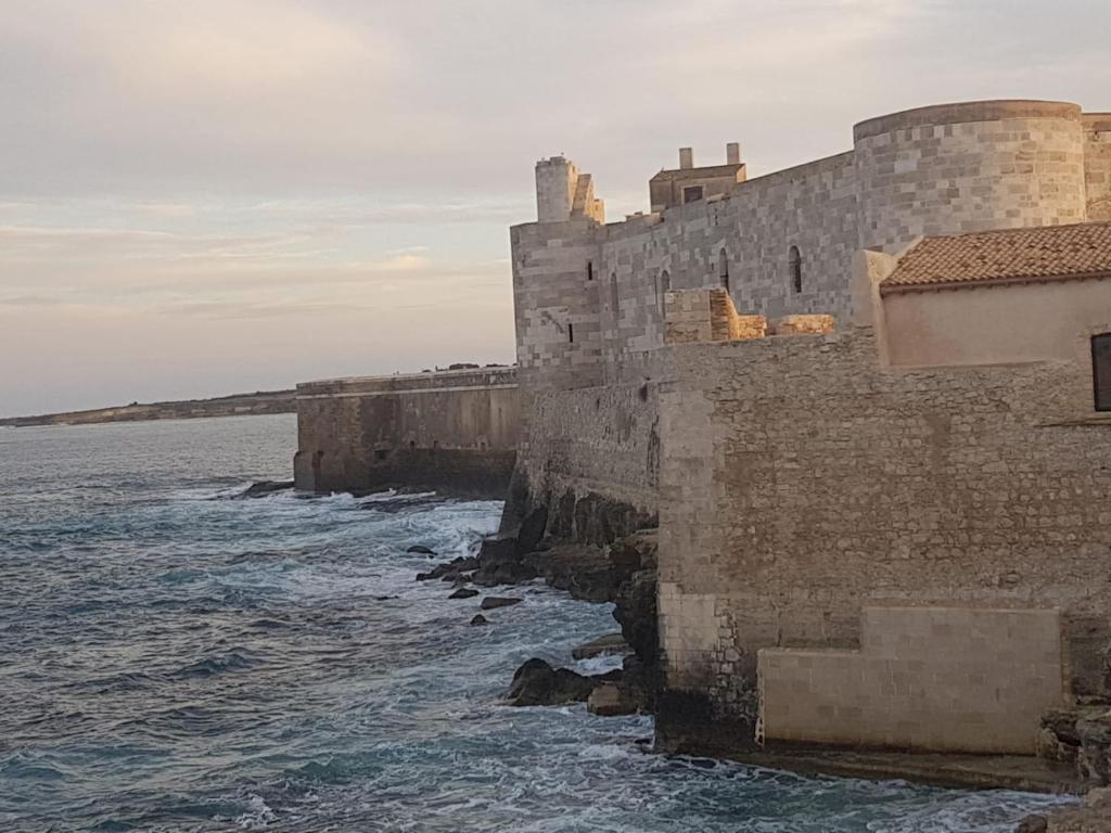 Alle Porte del Castello Maniace