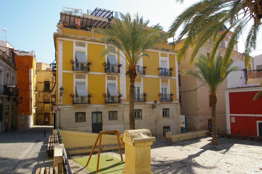 Edificio Amarillo en el Barrio 6