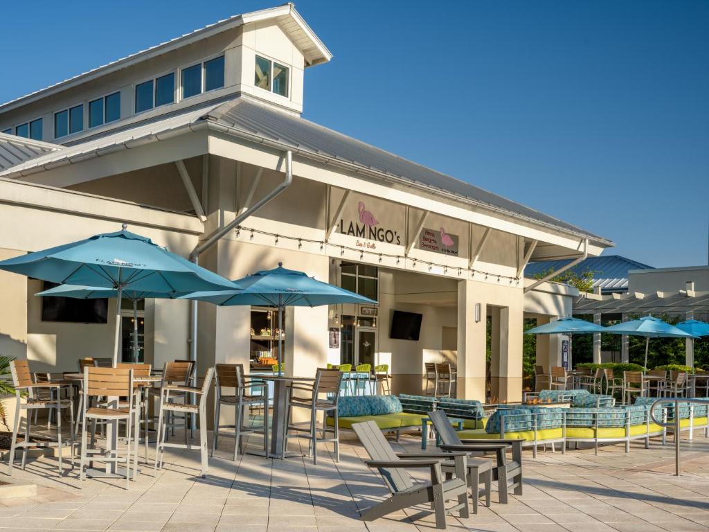 TownePlace Suites Orlando at FLAMINGO CROSSINGS® Town Center/Western Entrance Image