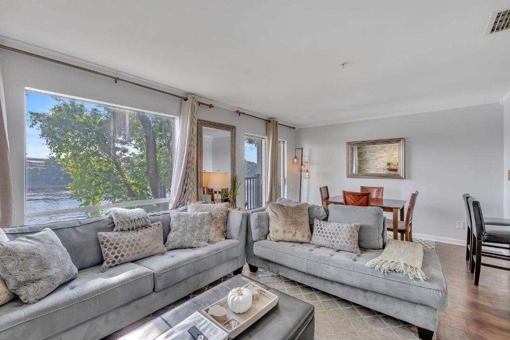 Nash Gold Private Condo - 2bed, 2bath, Sleep 6, 25 Min Walk To Broadway And All Nashville Attractions, Pool, Gym Image