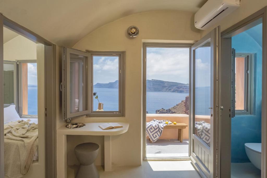 Oia Waves by SV 3