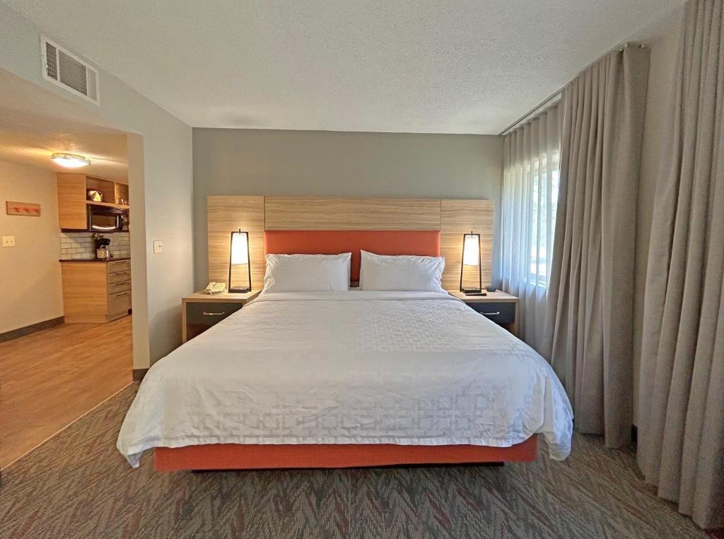 Candlewood Suites Indianapolis Downtown Medical District, an IHG Hotel Image