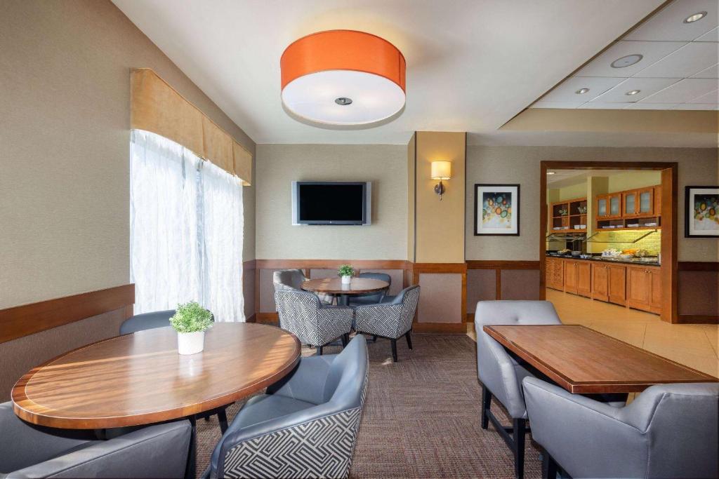 Wyndham Garden Kansas City Airport Image
