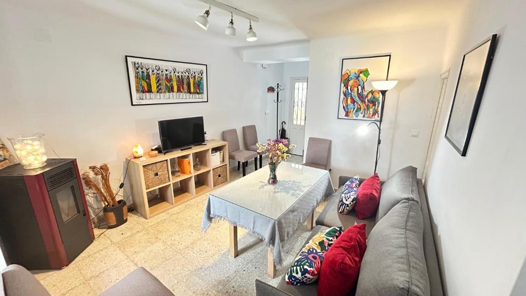 Cozy Town House With Terrace and Free Wifi 5