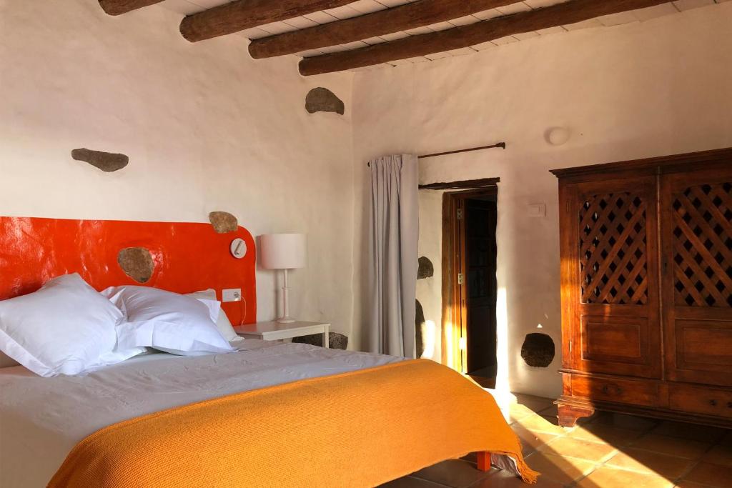 Casa Lupe. Art-inspired courtyard house in Teguise 2