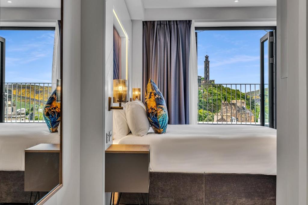Roomzzz Edinburgh 7