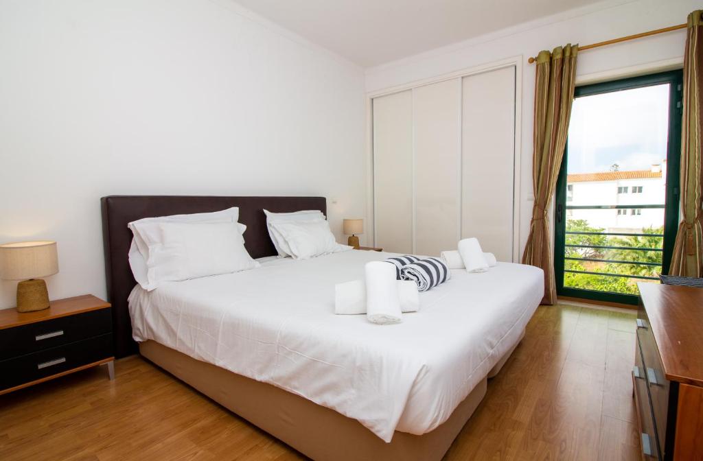 Vista Meia Praia Apartment 2